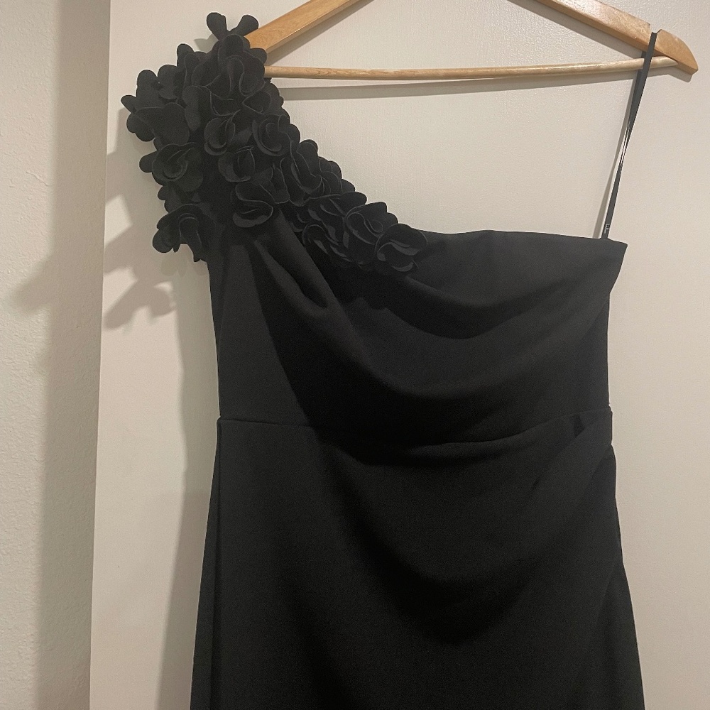 Beyond Elegant Black 3D Floral One-Shoulder Maxi Dress Size M - Picture 14 of 14